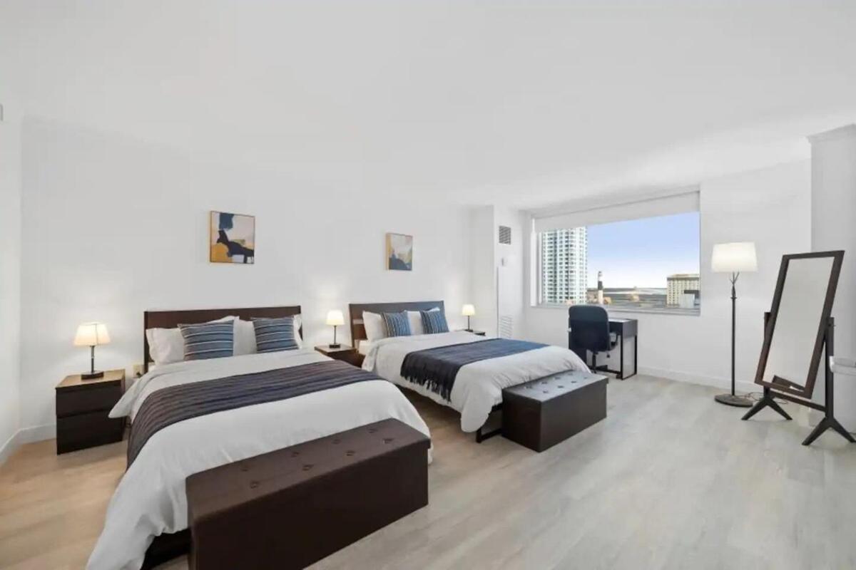 Apartment Stylish 2br 3ba Cozysuites On The Boardwalk