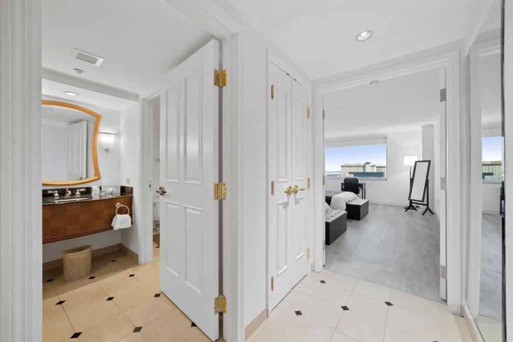 Stylish 2br 3ba Cozysuites On The Boardwalk *