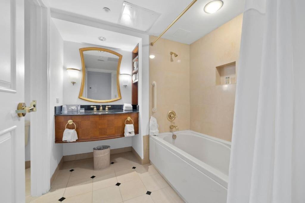 Stylish 2br 3ba Cozysuites On The Boardwalk
