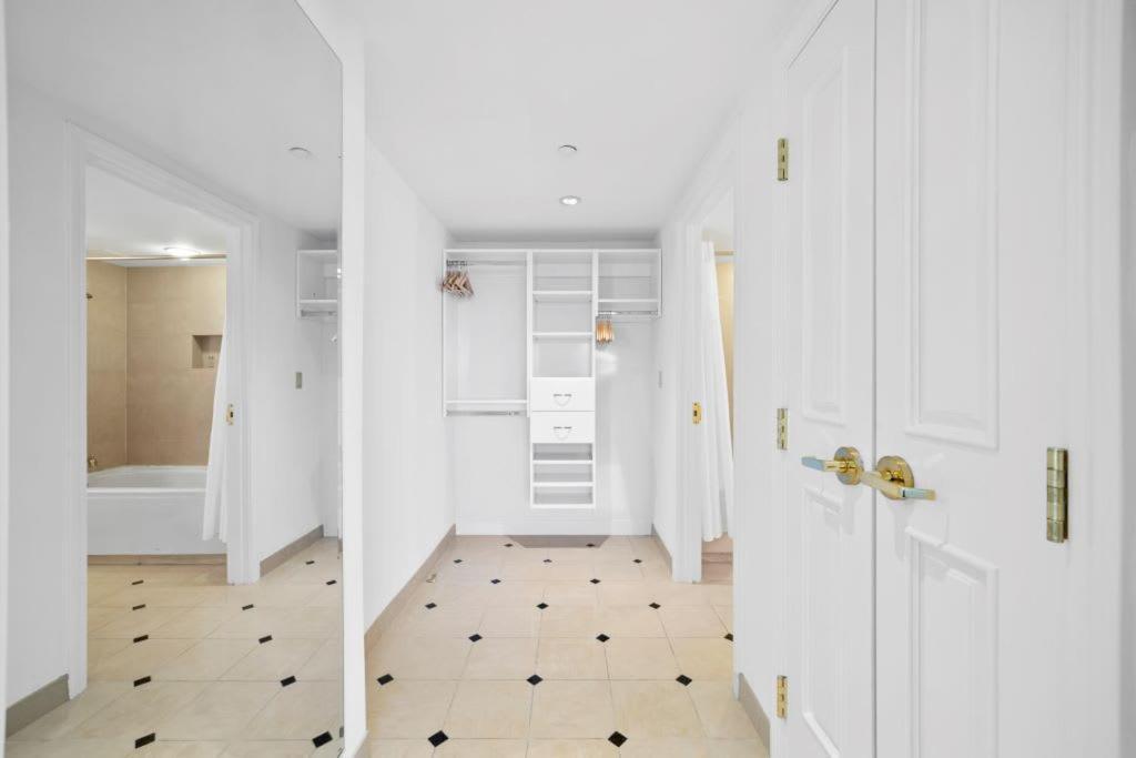 Apartment Stylish 2br 3ba Cozysuites On The Boardwalk