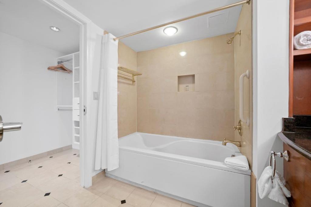 Apartment Stylish 2br 3ba Cozysuites On The Boardwalk *